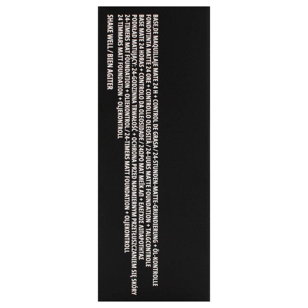 MAC Studio Fix Fluid atténue visuellement pores et imperfections pour un teint lisse.
