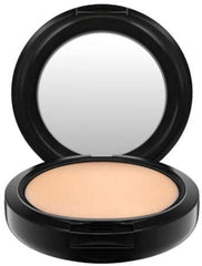 Mac Studio Fix Poudre Nc15 avec éponge incluse pour application modulable.