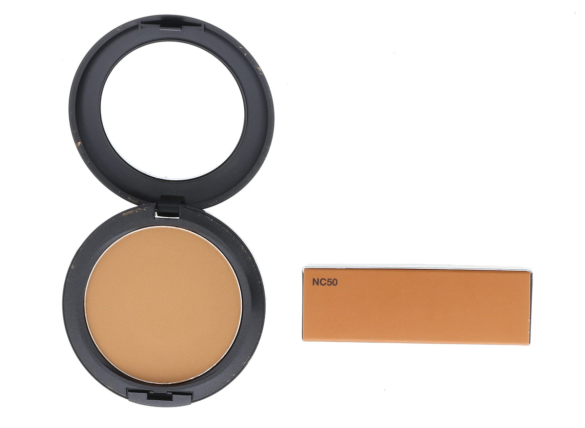 MAC Studio Fix Poudre NC50: apparence matte et durable pour le teint.