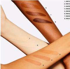MAC Studio Fix Tech fini mat-lumineux, peau lisse et naturelle.