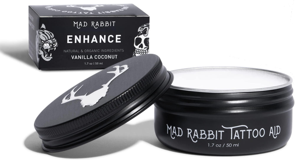 Mad Rabbit baume d'amélioration pour tatouage – application ciblée.