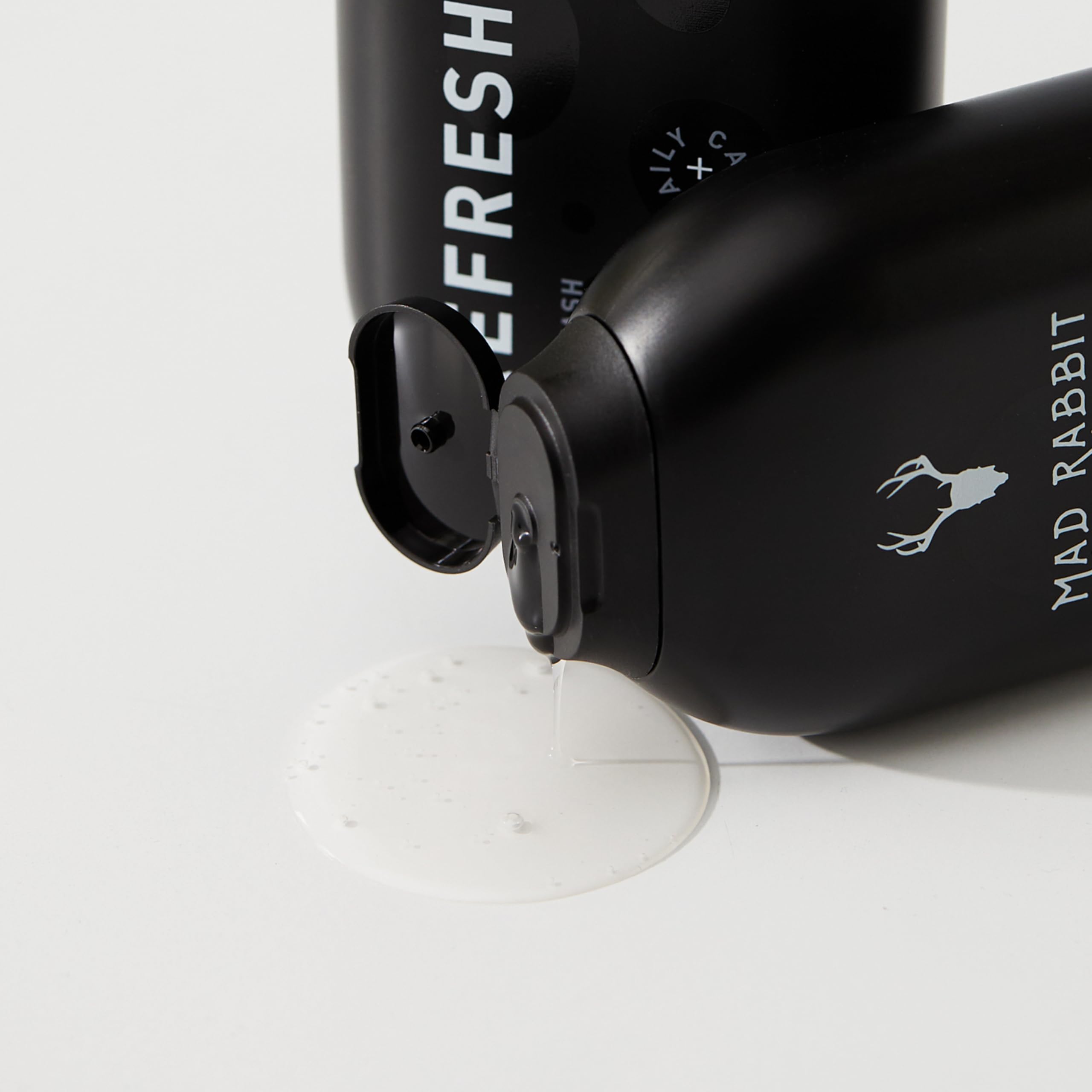 Mad Rabbit Refresh Body Wash contient thé vert extrait apaisant.