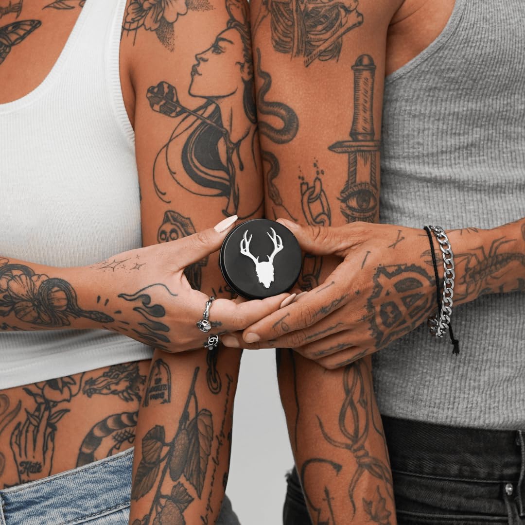 Mad Rabbit Tattoo Balm Avant-après : démonstration de l'amélioration des couleurs.