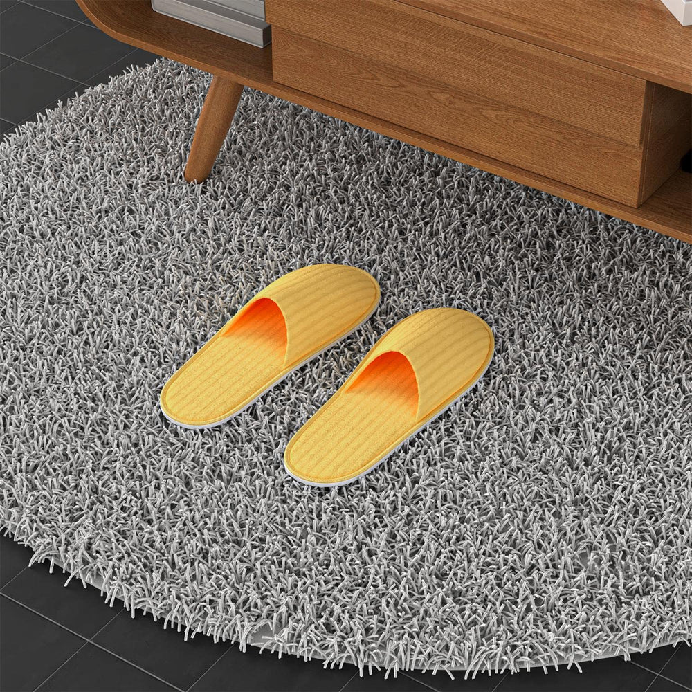 Chaussons Maeline en peluche corail, douceur agréable pour les pieds.