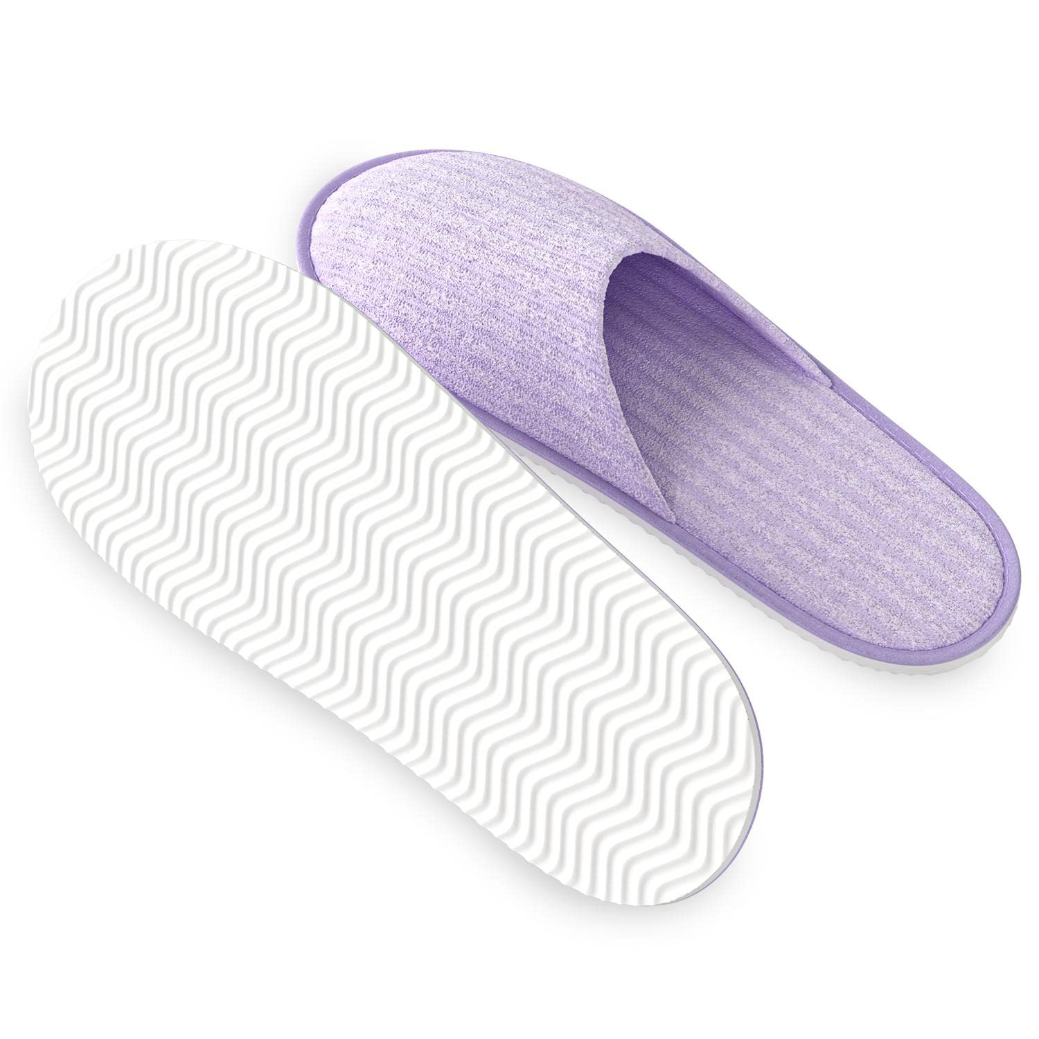 Chaussons Maeline taille universelle, s'adaptent à diverses pointures.