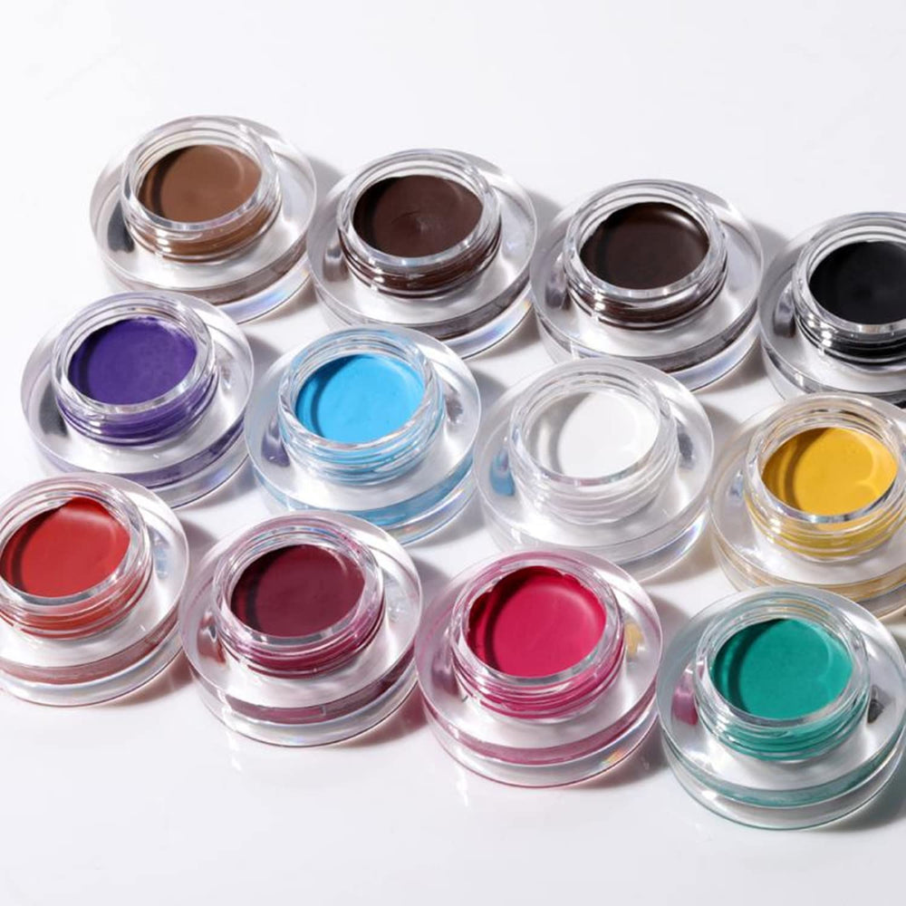 MAEPEOR pomade polyvalente peut servir de trait près des cils pour accentuer le regard.