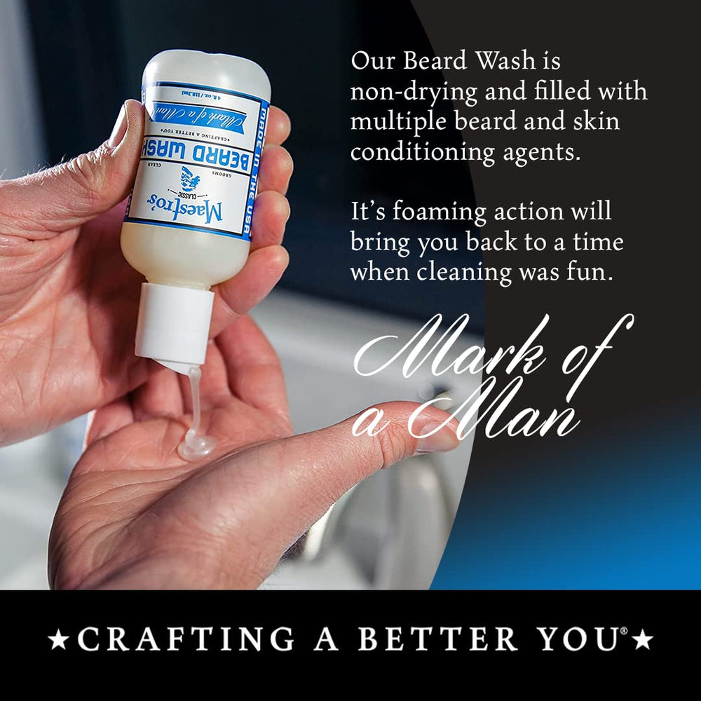 Mousse généreuse de Maestro's Classic Beard Wash prête à nettoyer la barbe.