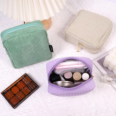 Fermeture dorée sur la pochette MAGEFY, accès rapide et sécurité.