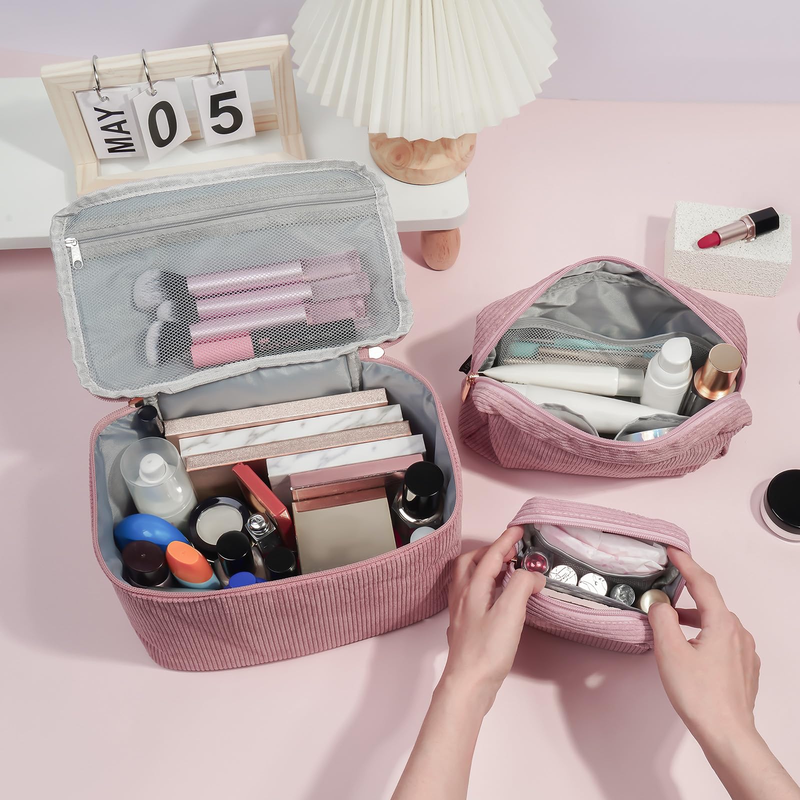 Trousse voyage élégante rose MAGEFY, velours côtelé durable pour voyages et sorties.