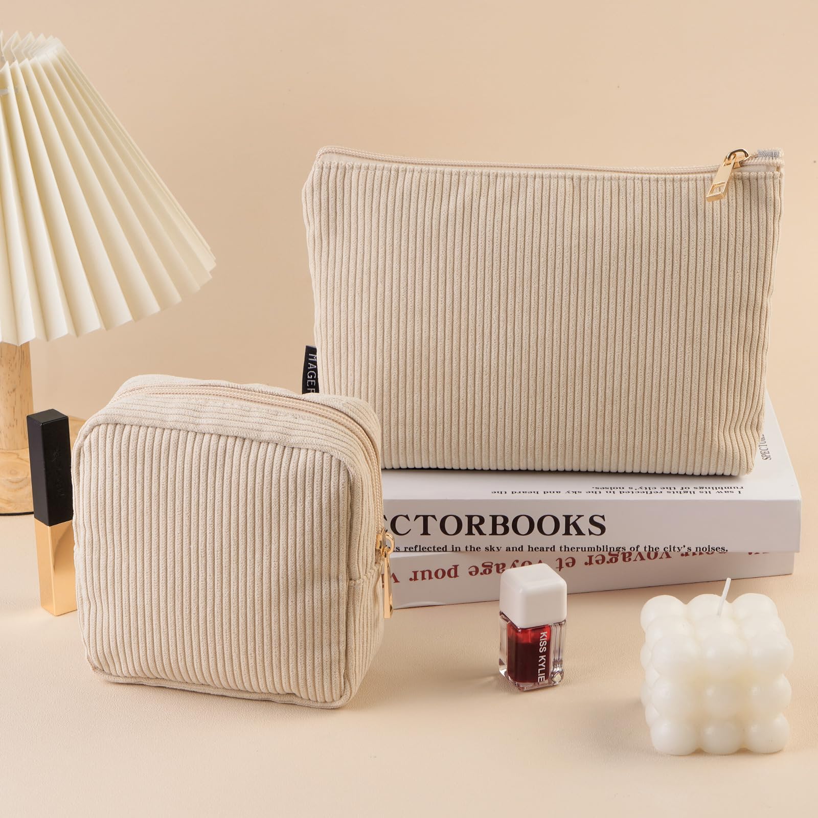 Trousse MAGEFY velours côtelé beige voyage, compagnon léger et organisé.