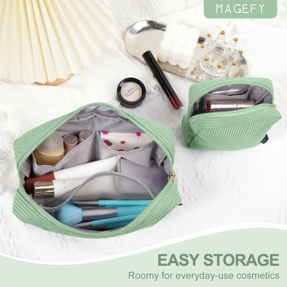 Trousse MAGEFY vert velours côtelé, poches intérieures doubles pour mieux organiser.