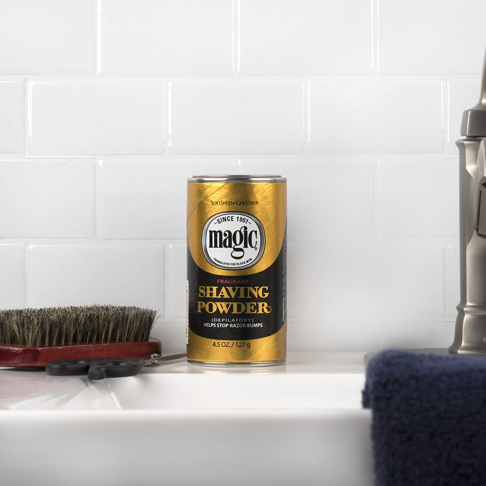 Application sur la peau avec Magic Shaving dorée parfumée, rapide et douce.
