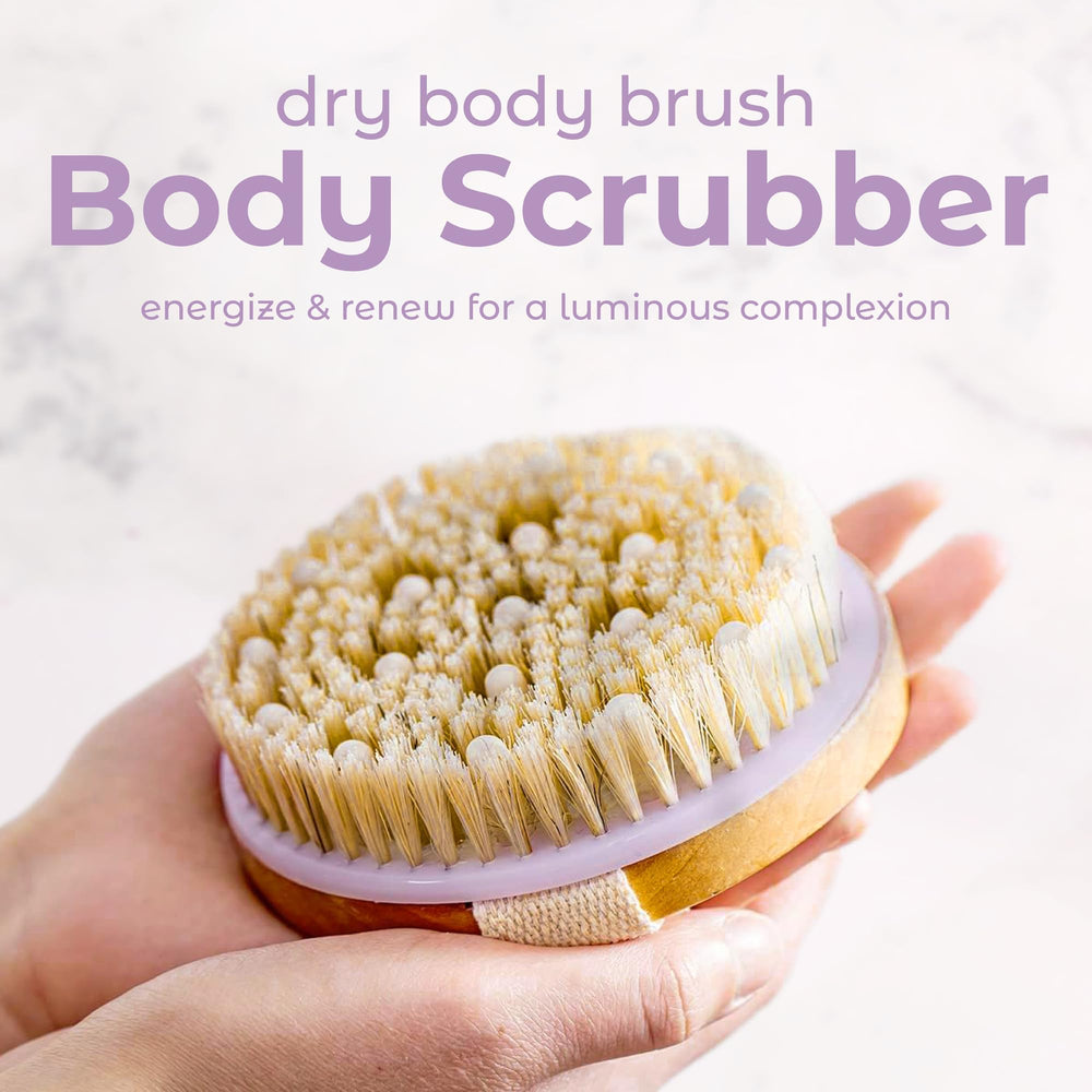 MainBasics brosse-brins-naturels gros plan, poils robustes pour exfolier en douceur.