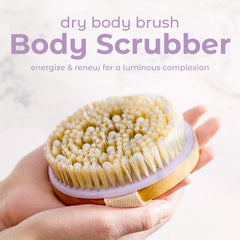 MainBasics brosse-brins-naturels gros plan, poils robustes pour exfolier en douceur.