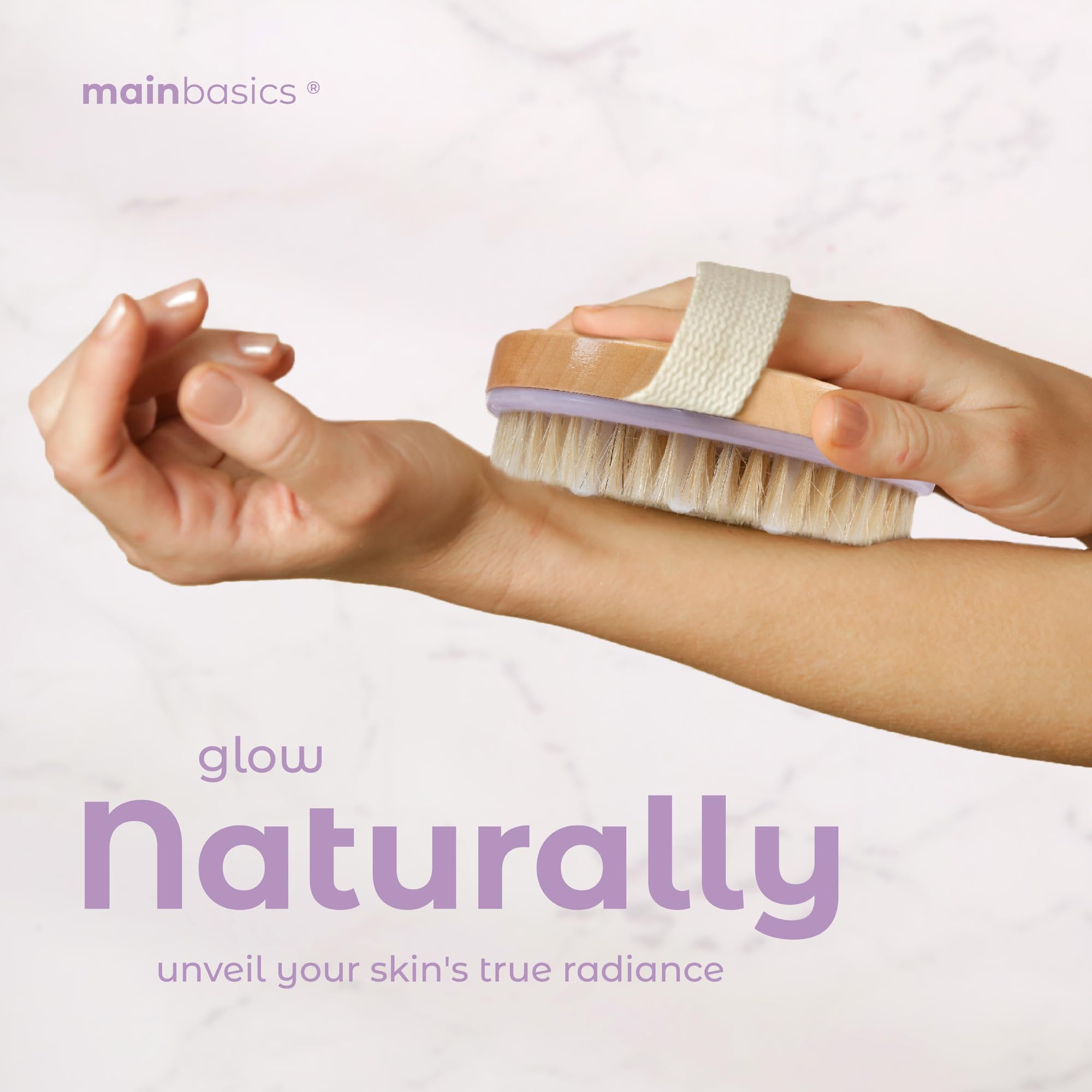 MainBasics brosse-utilisation-douche démonstration humide, pratique en routine beauté.
