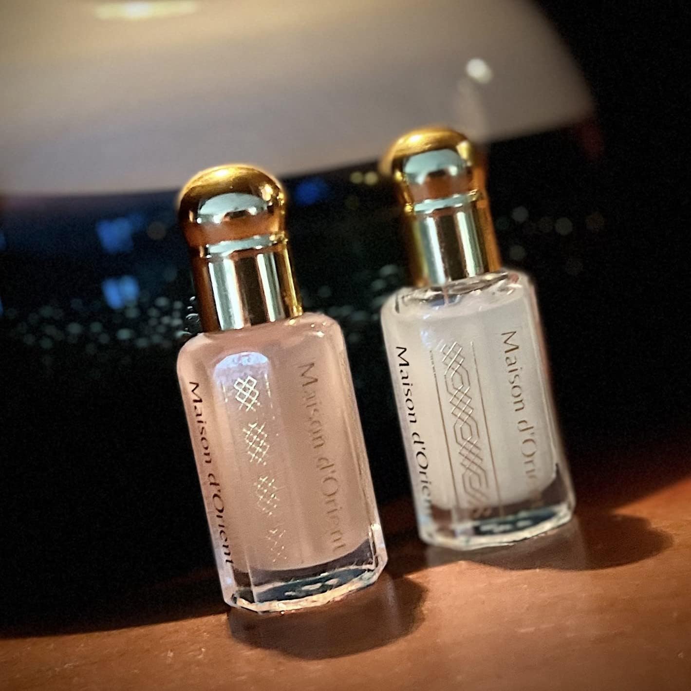 Maison d'Orient Pink Musk: application sur peau et vêtements pour une fragrance durable.