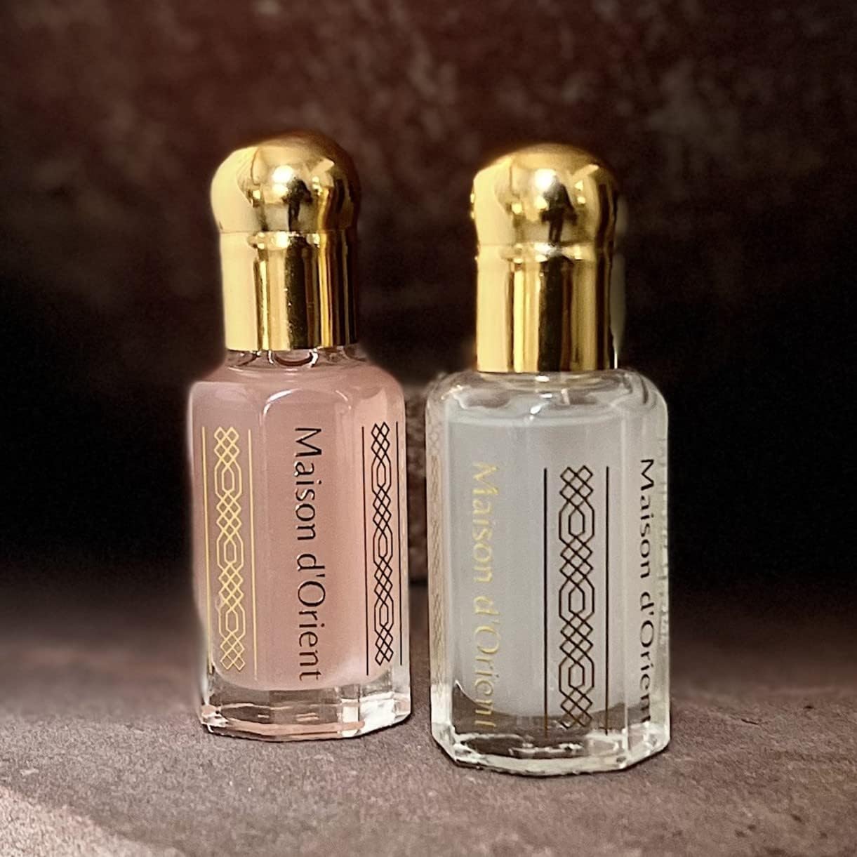 Pink Musk Maison d'Orient dans sa pochette velours pour voyage discret.