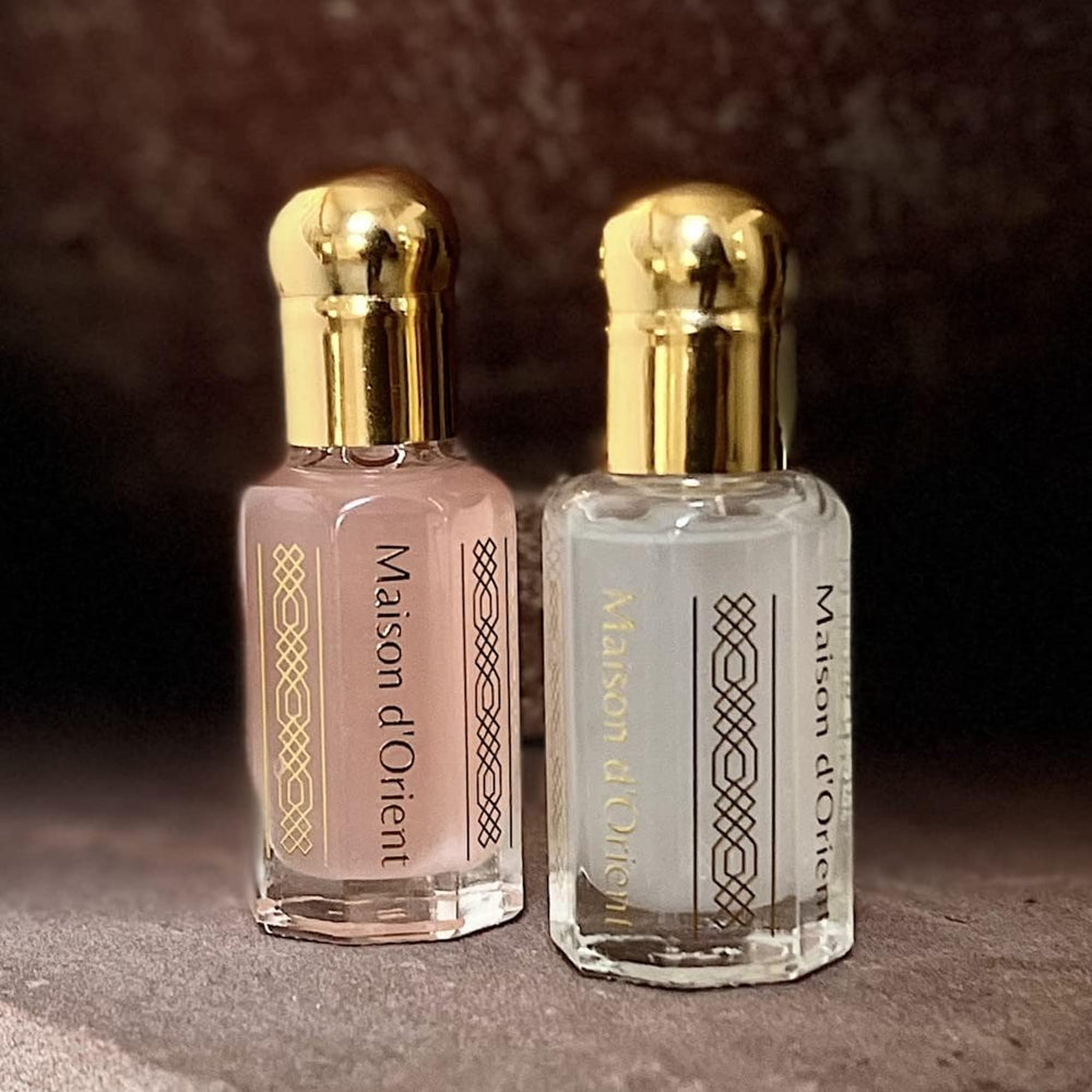 Pink Musk Maison d'Orient dans sa pochette velours pour voyage discret.