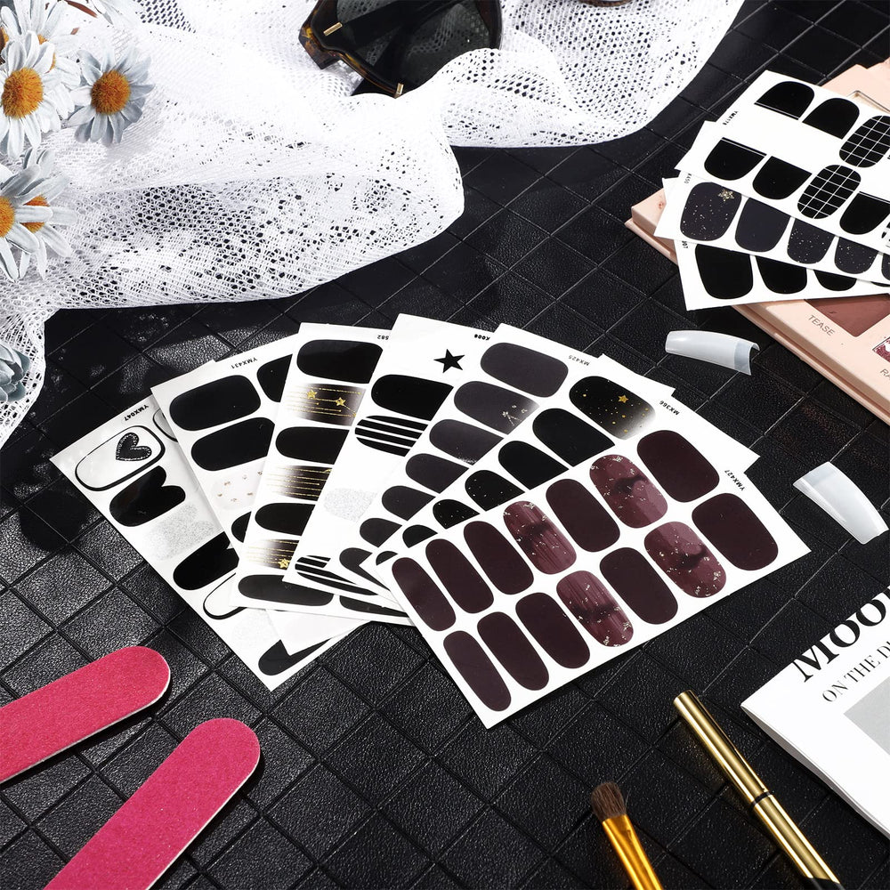 Application simple des stickers Maitys pour ongles wrap noirs.