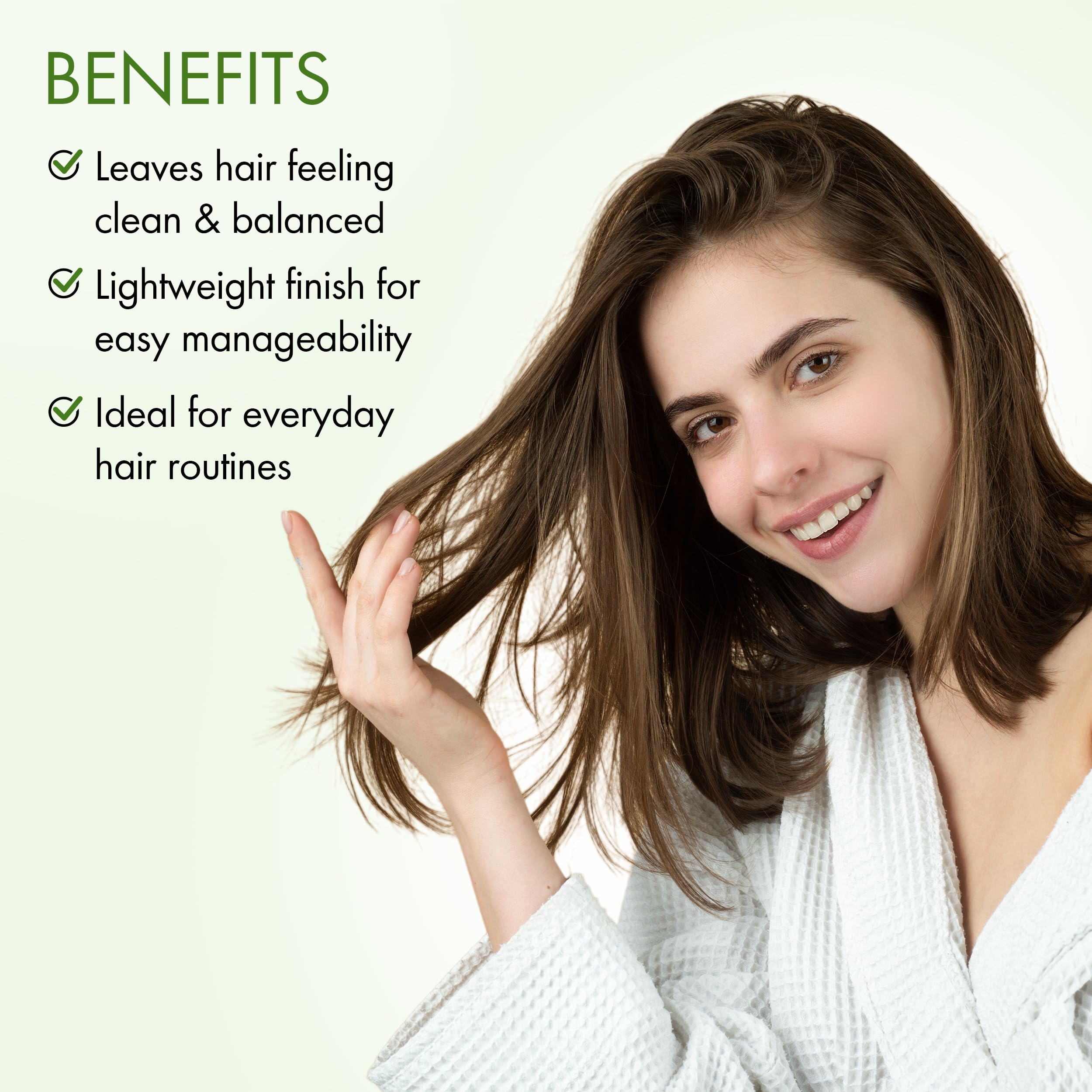 Utilisation sous la douche avec Majestic Pure Tea Tree pour cheveux propres.