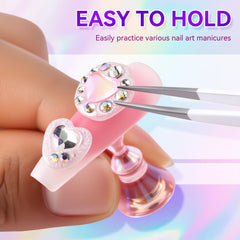 Makartt affiche les arts des ongles avec un support magnétique stable.