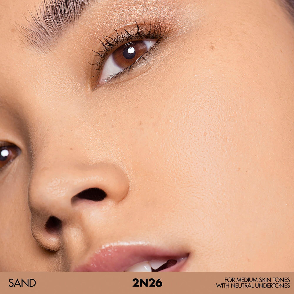 Application fluide et légère, teint sans lourdeur avec Make Up For Ever.