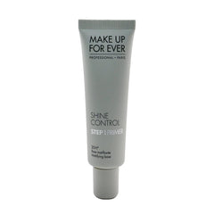 Make Up For Ever Step 1 Primer offre une hydratation immédiate pour une peau lumineuse.