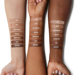 Makeup Mario SoftSculpt Clair: texture crème qui glisse sans effort.