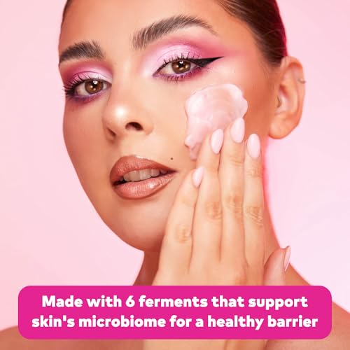 Ingrédients cerise qui apaisent et éclaircissent légèrement la peau.