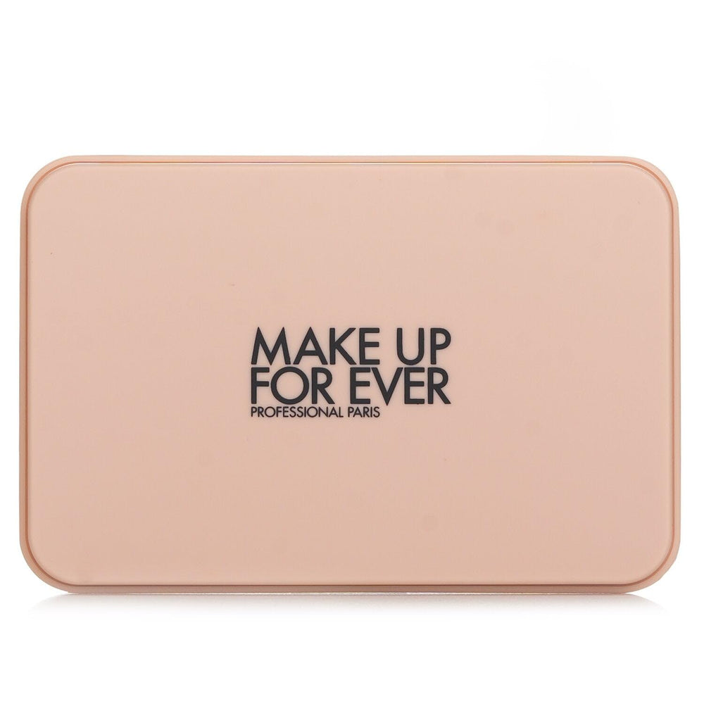 Application facile de Make Up For Ever HD Skin Hydra Glow pour un rendu naturel.