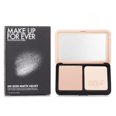 Texture soyeuse de Make Up For Ever HD Skin Hydra Glow qui se fond sur la peau.
