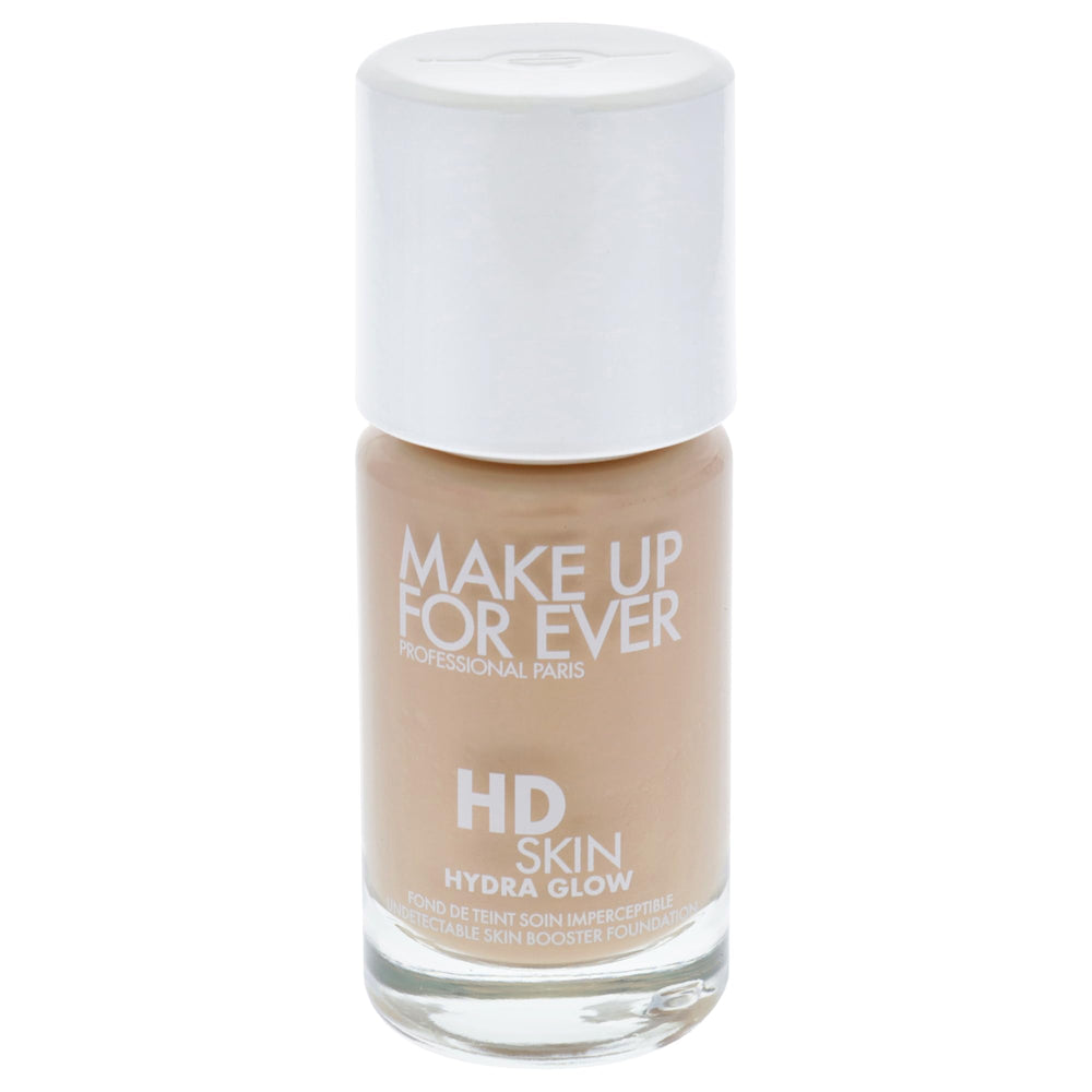 Texture fluide HD Skin Hydra Glow prête à se fondre sur la peau.