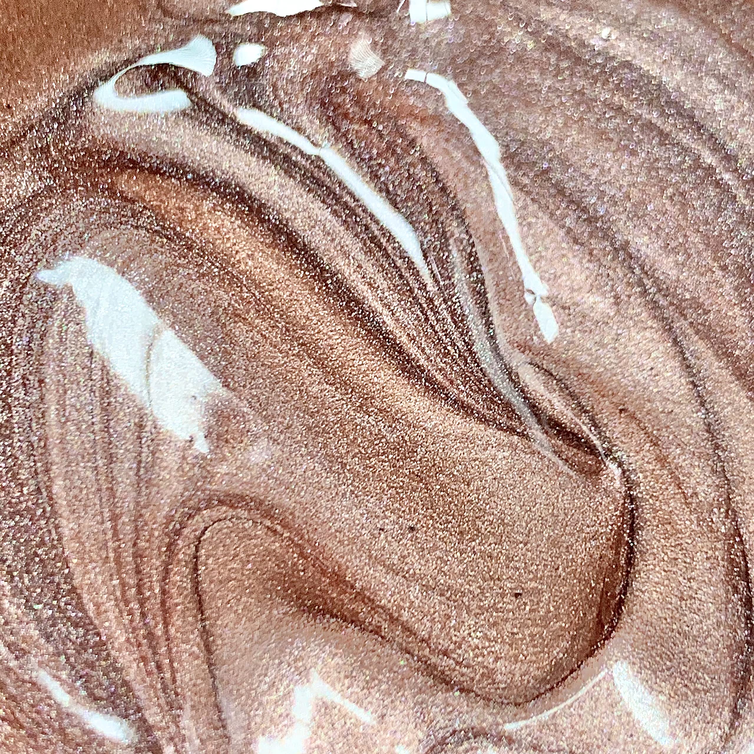 Teinte rose de Molten Body Glow Rose Gold pour peaux claires à moyennes