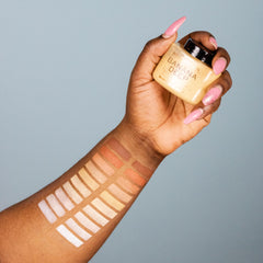 Makeup Revolution Poudre Libre Banane Profonde : matifie et réduit les brillances.