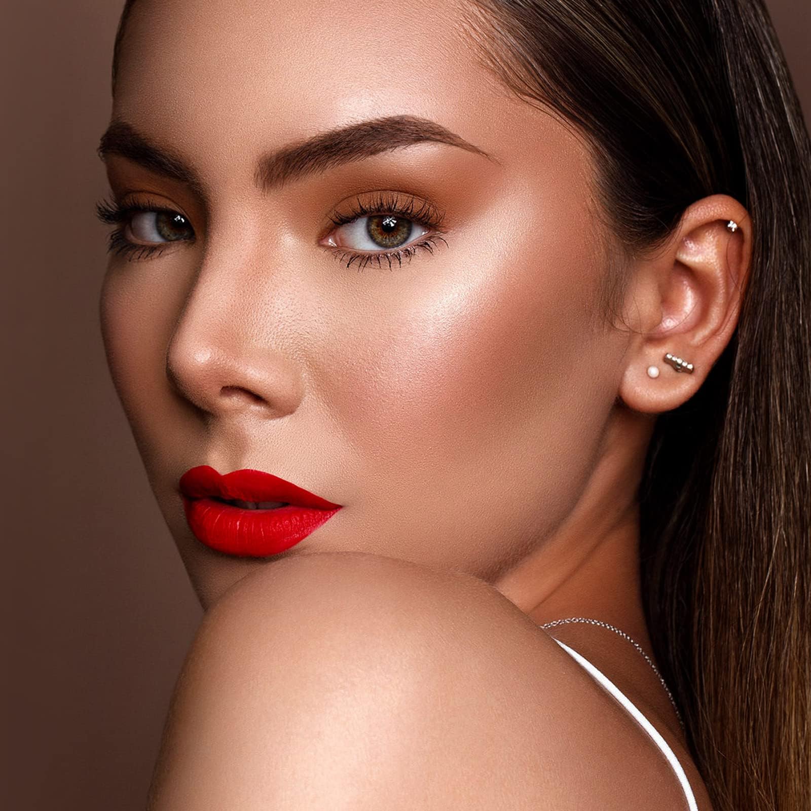 MAKI YIKA Rouge à Lèvres – essai sur les lèvres, couleur intense et durable.