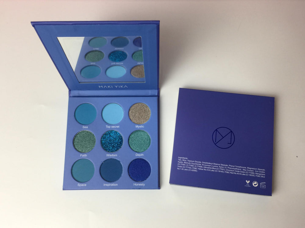 MAKI YIKA ensemble bleu yeux, possibilités infinies pour divers rendus.