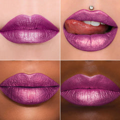 MAKI YIKA rouge liquide violet métallique sur les lèvres pour une couverture intense.
