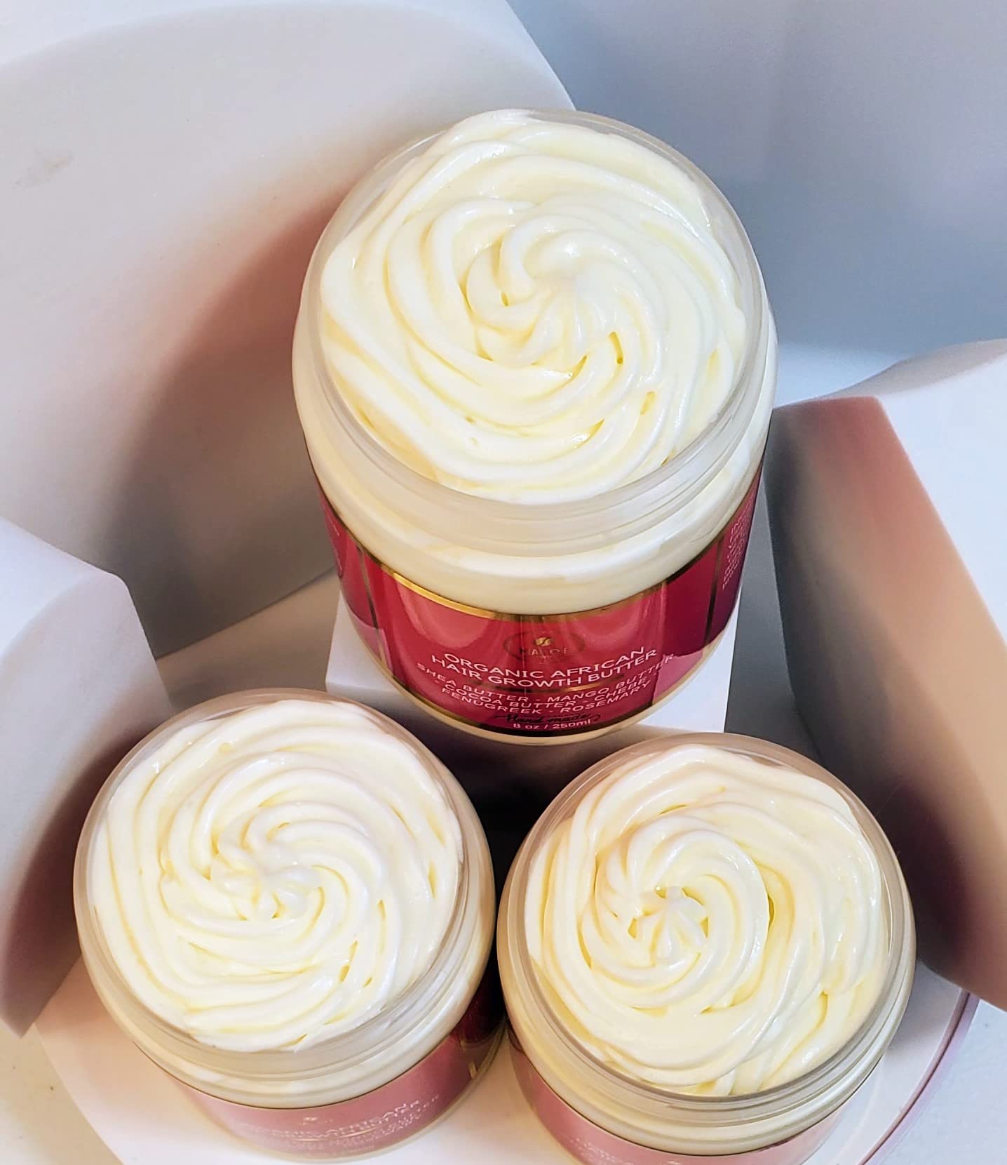 Texture crémeuse du Beurre Chebe Makof Beauty prêt pour nourrir les longueurs.