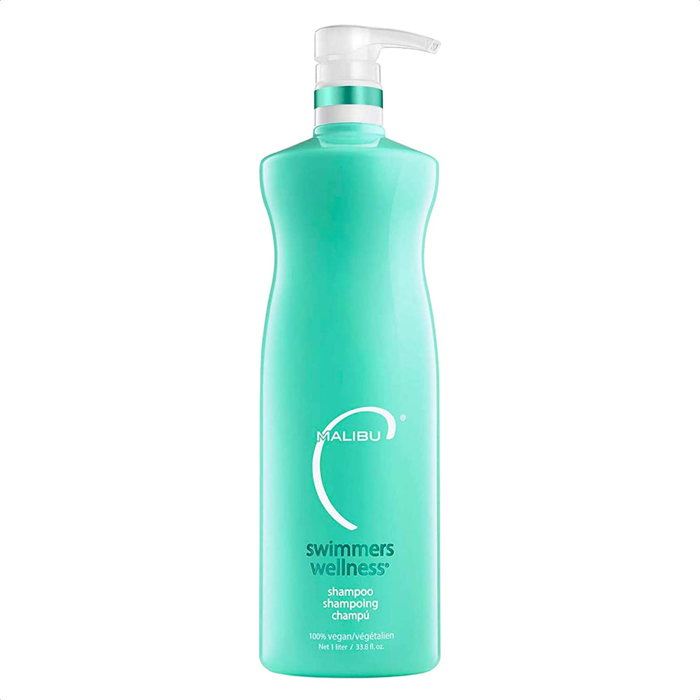 Shampoing Malibu C nageurs versant dans la bouteille pour démarrer le soin, hydratation possible.