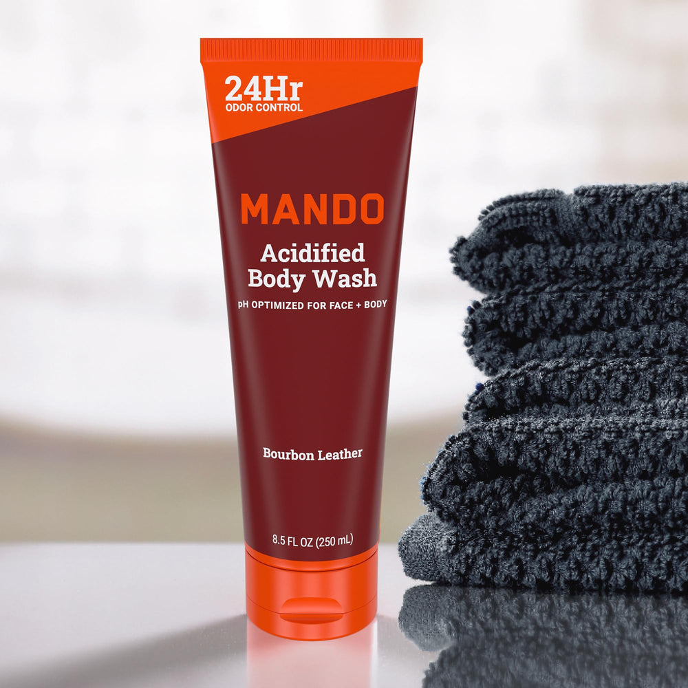 Pack de deux bouteilles de 8,5 oz Mando pour une routine durable.