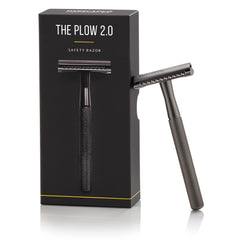 MANSCAPED The Plow 2.0 avec poignee en laiton pour une prise sûre lors du rasage.