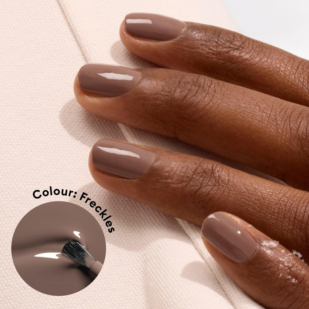 Applicateur-brosse Manucurist Green Flash Freckles pour une application précise.