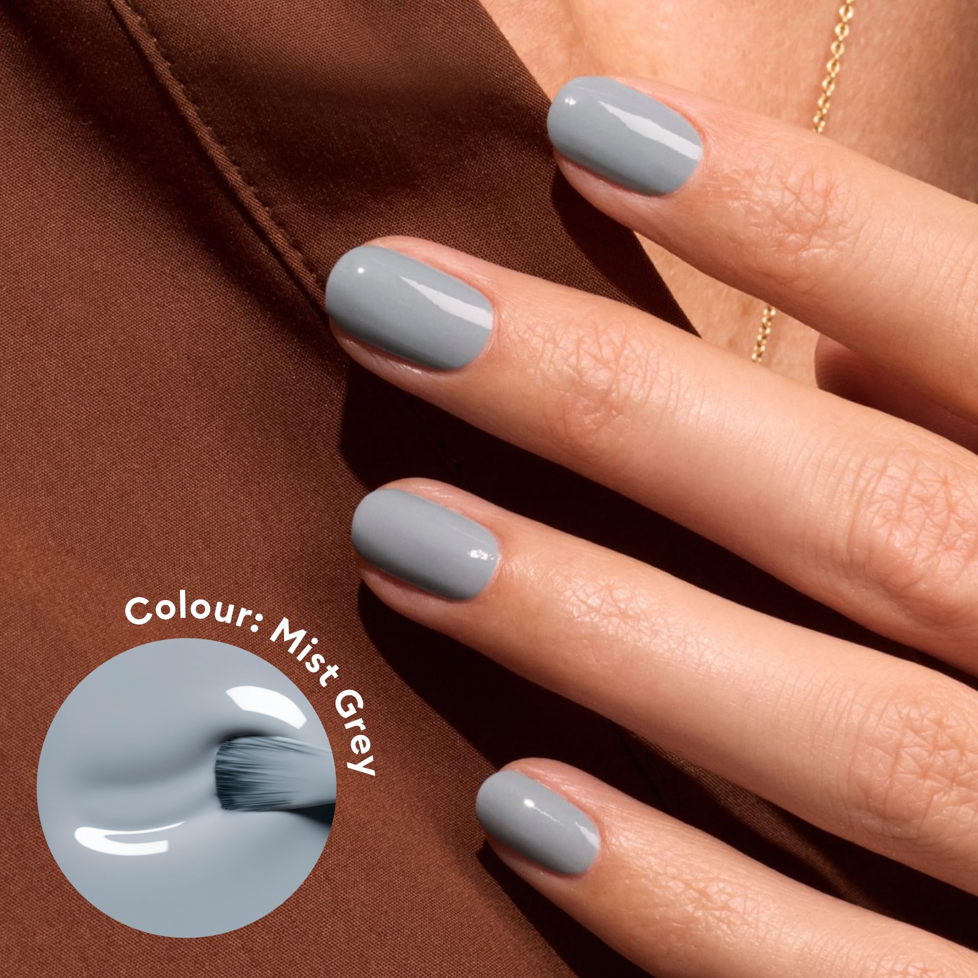 Teinte bleu-gris Mist Gris sur ongles, couverture opaque