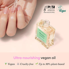 Huile Verte Manucurist appliquée sur les cuticules pour nourrir et hydrater