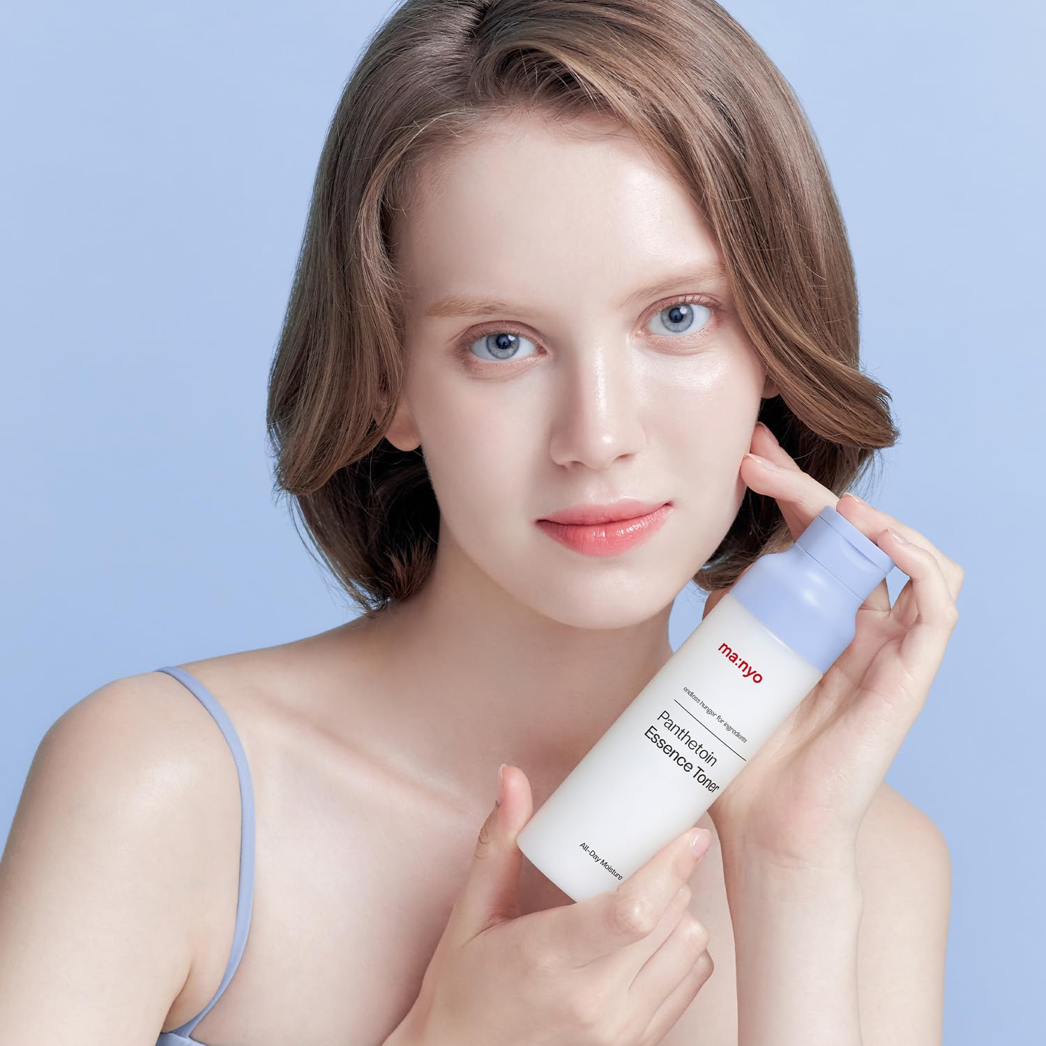 ma:nyo Panthetoin Toner - gouttes pratiques, application précise et douce.