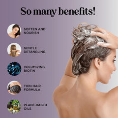 Maple Holistics Shampoing Biotine: texture crèmeuse prête pour lavage en douceur.