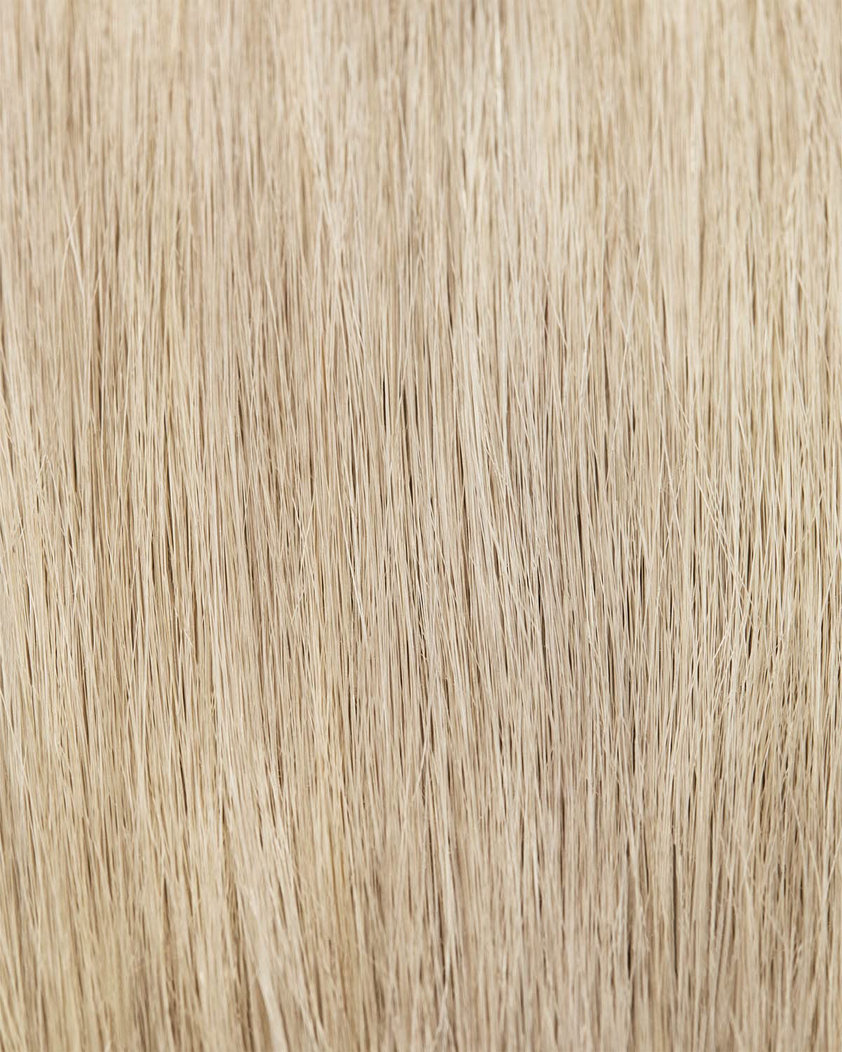 Cheveux blond nourris et hydratés grâce au soin Colour Refresh.