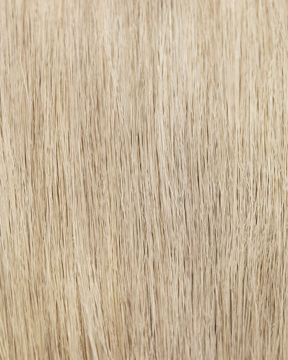 Cheveux blond nourris et hydratés grâce au soin Colour Refresh.