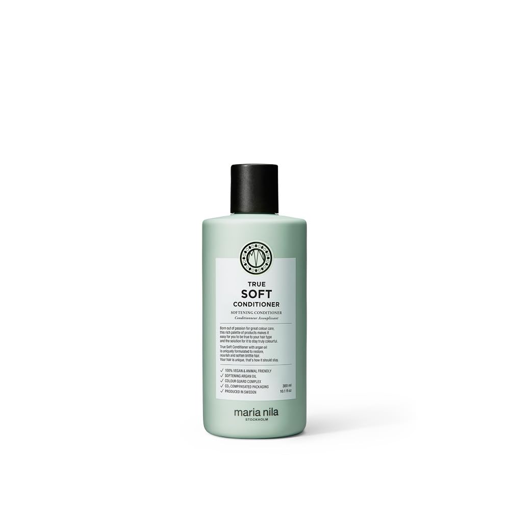 Bouteille Maria Nila True Soft prête pour hydrater les cheveux secs.