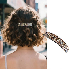 Style demi-attaché avec la barrette Markuii, élégant au bureau.